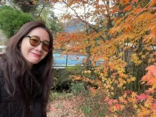 Aktris Choi Ji Woo baru-baru ini keluar untuk melihat dedaunan musim gugur...Dewi dengan penampilan alami