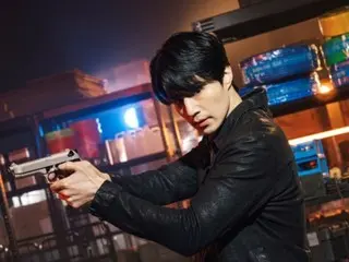 Potongan gambar di belakang layar aktor 'Killer's Shop' Lee Dong Wook dirilis... Akting yang intens dengan tatapan tajam