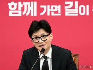 Para pemimpin partai berkuasa dan oposisi sama-sama menentukan peringkat kesukaan presiden berikutnya = Korea Selatan