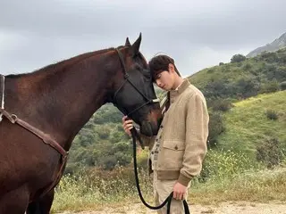 ``ASTRO'' Cha Eun Woo terlihat seperti seorang pangeran...Penampilannya yang menunggang kuda juga cantik