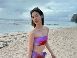 "KARA" Youngji mengenakan bikini untuk memamerkan tubuh langsingnya