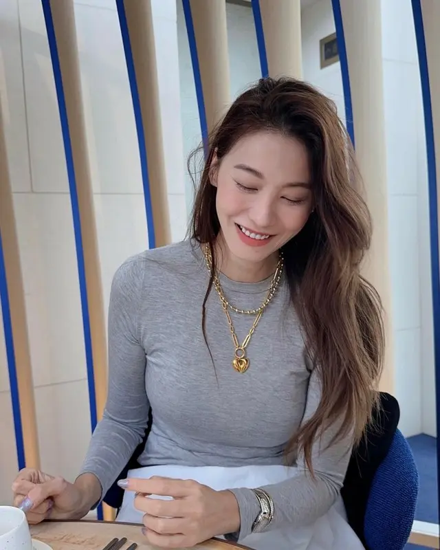 女優ユ・イニョン、きれいな顔に優越なスタイル…“胸きゅん”誘発の微笑み