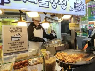 Akankah kita menghilangkan citra negatif “penipuan”? Inisiatif di sebuah kios pinggir jalan di Myeong-dong, tempat populer di Korea Selatan