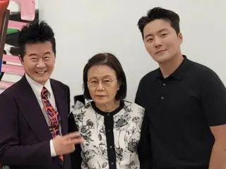 Penyanyi Tae Jin Ah merilis foto keluarga lengkap bersama putranya Eru dikelilingi istrinya yang menderita demensia... "Selalu berjalan hanya di jalur bunga"