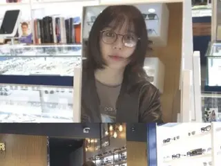 Aktris Yoon Eun Hye memamerkan kejujurannya di toko yang dikenalnya...Dia khawatir dengan barang-barang tanpa riasan, "Tolong bantu saya, bos."