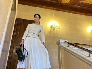 Aktris Lim JiYeon memamerkan kecantikan anggunnya di Paris...dia terlihat seperti seorang ratu