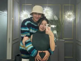 Penyanyi Lee Ji Hoon dengan lembut membungkus perut Ayane yang sedang hamil dan memberikan "perawatan prenatal di kamar pasangan"...Kehidupan sehari-hari yang manis terungkap