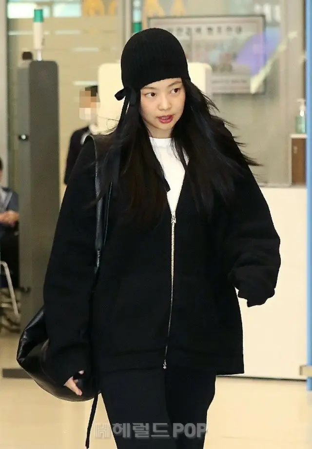 【フォト】「BLACKPINK」JENNIE、海外日程を終え韓国に帰国…「すっぴん？も超キレイ」