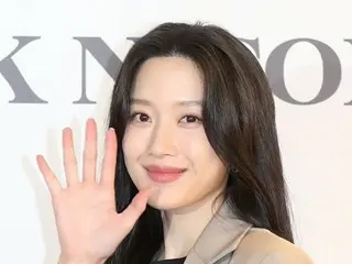 [Foto] Aktris Mun KaYoung menghadiri acara pembukaan toko utama