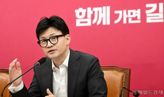 韓国与党トップ「チョグク氏は欠勤しても月給をもらい、大企業の賃金は “削減”」