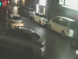 Warga negara Korea Selatan yang memecahkan jendela dengan palu untuk menyelamatkan seorang pengemudi yang kejang saat mengemudi