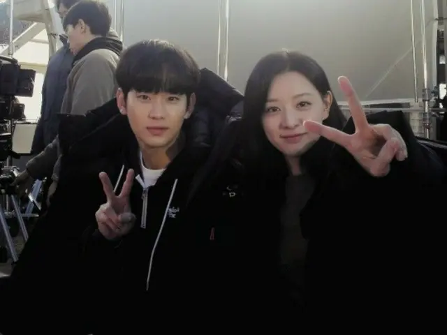 Kim Soo Hyun & Kim JiWoo-won, foto pasangan yang diambil oleh Kwak Dong Yeon dirilis