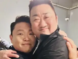 PSY terlihat lebih kecil saat Ma Dong Seok memeluknya: "Aku tidak takut, aku tidak takut"