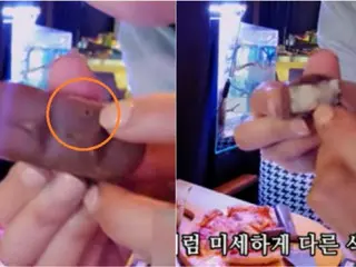 Seorang YouTuber wanita di Itaewon meninggalkan lubang di coklat yang diberikan oleh orang asing... "Aku merinding"