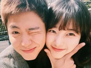 Suzy (mantan Miss A) & Park BoGum, selfie romantis dengan pipi saling bersentuhan... Pasangan visual yang sangat cocok satu sama lain