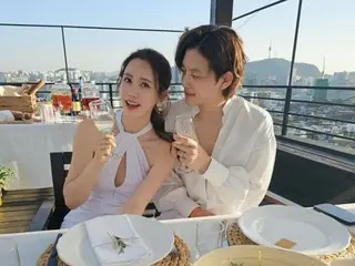 Pasangan aktris Lee Da Hae & penyanyi SE7EN merayakan ulang tahun pernikahan mereka yang pertama... Pesta mewah di rooftop menghadap Menara Namsan