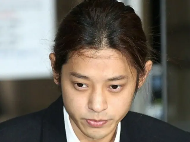Penyanyi “pelecehan seksual berkelompok/pembuatan film ilegal” Jung JoonYoung telah mendapatkan informasi terbaru sejak dia dibebaskan dari penjara dan “bersiap untuk berimigrasi ke luar negeri”… Apa reaksi online?