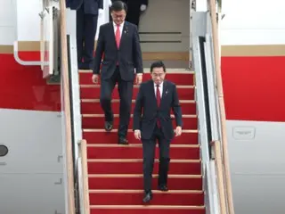 Perdana Menteri Kishida tiba di bandara Seoul...mengunjungi Korea Selatan untuk pertama kalinya dalam setahun untuk menghadiri "KTT Jepang-Jepang-Korea"