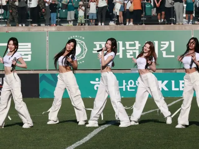 "X:IN" mendukung K League Gimpo FC... Membawakan 2 lagu di babak kedua