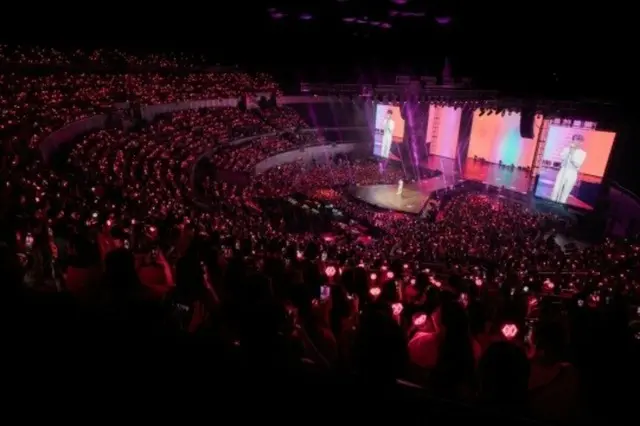 ボーイズグループ「EXO」メンバー兼ソロアーティストBAEK HYUN（ベクヒョン）は3月、ソウルを皮切りに、2024アジアツアー「Lonsdaleite」を開催した。3