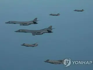 Pembom strategis AS B-1B dikerahkan ke Semenanjung Korea = pelatihan menjatuhkan rudal berpemandu presisi pertama dalam 7 tahun