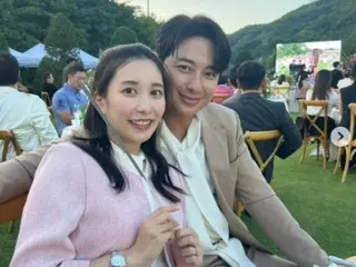 Upacara pernikahan "bulan lalu" istri Lee Ji Hoon, Ayane, "penampilan kehadiran"...senyum meleleh dari seorang pra-ayah yang bahagia
