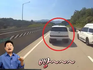 ``Apakah kamu benar-benar tidur?'' Dia mengemudi secara mandiri di jalur pertama jalan raya di Korea Selatan.