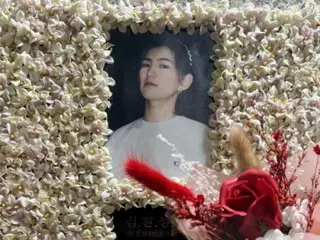 24 tahun telah berlalu sejak mendiang Kim Hwan-sung, “putra bungsu NRG” yang abadi, meninggal hari ini (tanggal 15)... Seorang “bintang” yang meninggal saat dia bersinar paling terang.