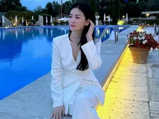 Aktris Song Hye Kyo sedang dalam mode jalan-jalan di Venesia, tapi dia terlihat sangat cantik