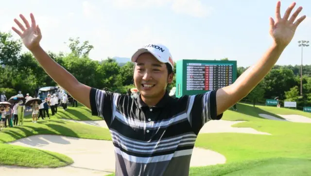 優勝が決まって大喜びの小木曽（写真提供：KPGA）