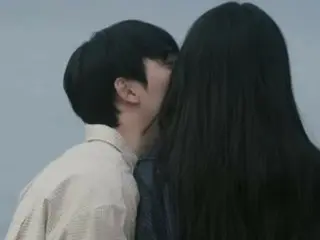 “Apakah kamu menonton PD Na Young Seok?” Lee Yong Ji & D.O. (EXO), reaksi MV “Surprise Cheek Kiss” meledak! …No. 1 video yang sedang tren di YouTube