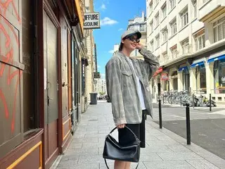 Lee Jung Seok menikmati Paris dengan pesonanya yang penuh gaya