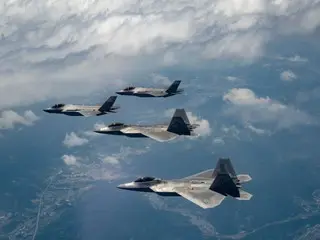 Pasukan AS dan Korea Selatan memperingatkan Korea Utara melalui pelatihan udara bersama...Jet tempur F22 AS dan F35A Angkatan Udara Korea Selatan melakukan operasi