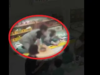 Pekerja taman kanak-kanak memukul dan menembaki anak berusia 3 tahun...Orang tua mengatakan: ``Dia bermain bagus'' = Korea Selatan