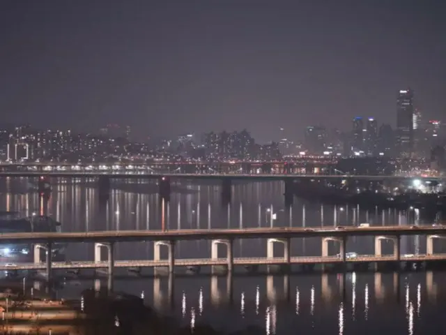 ``Sepertinya seseorang melompat''... Kamera langsung menangkap cuplikan Sungai Han di Seoul, tim penyelamat dikirim = Korea Selatan