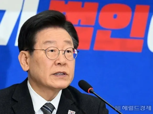 Pada hari pertama pemilihan wilayah Partai Demokrat, calon wakil Lee Jae-myung menempati posisi pertama dengan perolehan 90,75% suara = Korea Selatan
