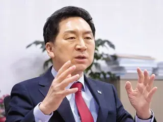 Anggota partai yang berkuasa di Korea Selatan: ``Konvensi seluruh partai Partai Demokrat seperti pemungutan suara Partai Komunis''... ``Yang ada hanyalah kegilaan''