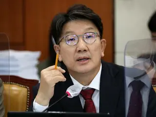 Anggota parlemen dari partai yang berkuasa mengklaim bahwa kecurigaan memberikan dana talangan kepada Kepala Divisi Lim adalah ``pekerjaan yang dibuat-buat oleh pengacara dan JTBC'' = Korea Selatan