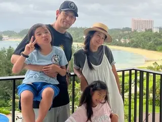 Aktor Oh Ji Ho dan istrinya Eun Boa merilis foto keluarga yang mengharukan dari perjalanan mereka ke Okinawa