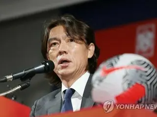 Pelatih tim sepak bola nasional Korea Selatan mengumumkan pada konferensi pers pelantikannya bahwa ia bertujuan untuk mencapai 16 besar Piala Dunia