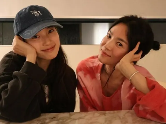 Aktris Song Hye Kyo punya kencan film dengan sahabat “barunya”? ...Menonton film “Revolver” dengan dukungan aktris Lim Jiyeon