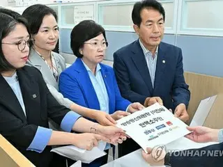 Partai oposisi Korea Selatan memulai proses pemakzulan terhadap ketua Komisi Penyiaran dan Komunikasi = pemberontak partai yang berkuasa