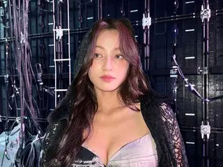 Visual Jihyo “TWICE” tampil dengan kostumnya yang mencolok… gayanya “sempurna”