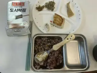 Memberi makan sepotong ikan dan sedikit ikan teri kepada anak SD menimbulkan kontroversi karena pelecehan anak = Korea Selatan