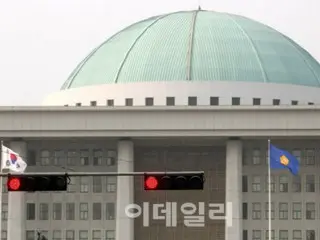 Partai berkuasa dan oposisi di Korea Selatan merayakan kemenangan Koshien di SMA Kyoto Kokusai, dengan mengatakan ``Lagu sekolah Korea sangat menyentuh hati''