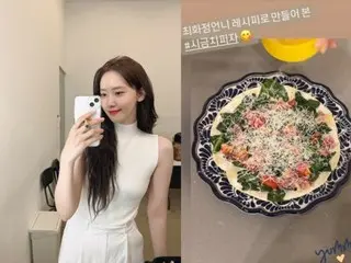 Yuna (Girls' Generation) "membuat pizza" menggunakan resep Choi Hwa-jeong...Saya tidak keberatan menjualnya.