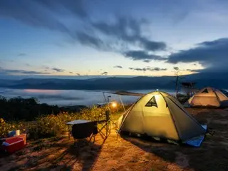 Mayat seorang pria berusia 30-an ditemukan di lokasi perkemahan di Kabupaten Gapyeong... ``Tanda-tanda pembakaran arang di dalam tenda.''