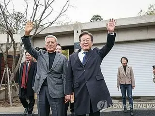 Beberapa pendukung partai oposisi terbesar menuntut mantan Presiden Moon untuk meninggalkan partai; Lee khawatir akan ``perpecahan'' = Korea Selatan