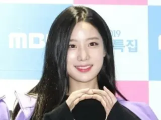 Chohyun dari ``BERRY GOOD'' putus dengan pacar pengusaha yang lebih tua... ``Itu adalah cinta pertamaku, tapi... kami memutuskan untuk berpisah.''