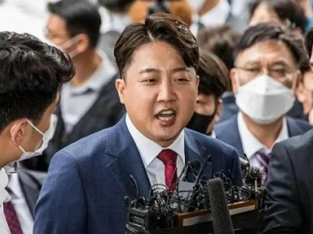 Anggota Partai Reformasi Baru Lee Jun-seok didakwa dengan tuduhan palsu setelah menggugat mereka yang menimbulkan kecurigaan hiburan seksual...Pemecatan tanpa tuduhan = Korea Selatan